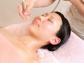 エステティックサロン アールグレーの写真/≪エイジングケアフェイシャルが得意!!≫丁寧なカウンセリングと機械・熟練技で劇的劇的にリフトアップに♪