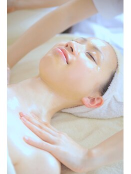 エールエステティックサロン/【デコルテマッサージ】