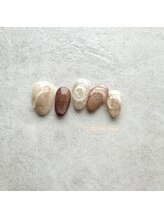 ゼロハチイチ(081)/カラーはヌーディー系