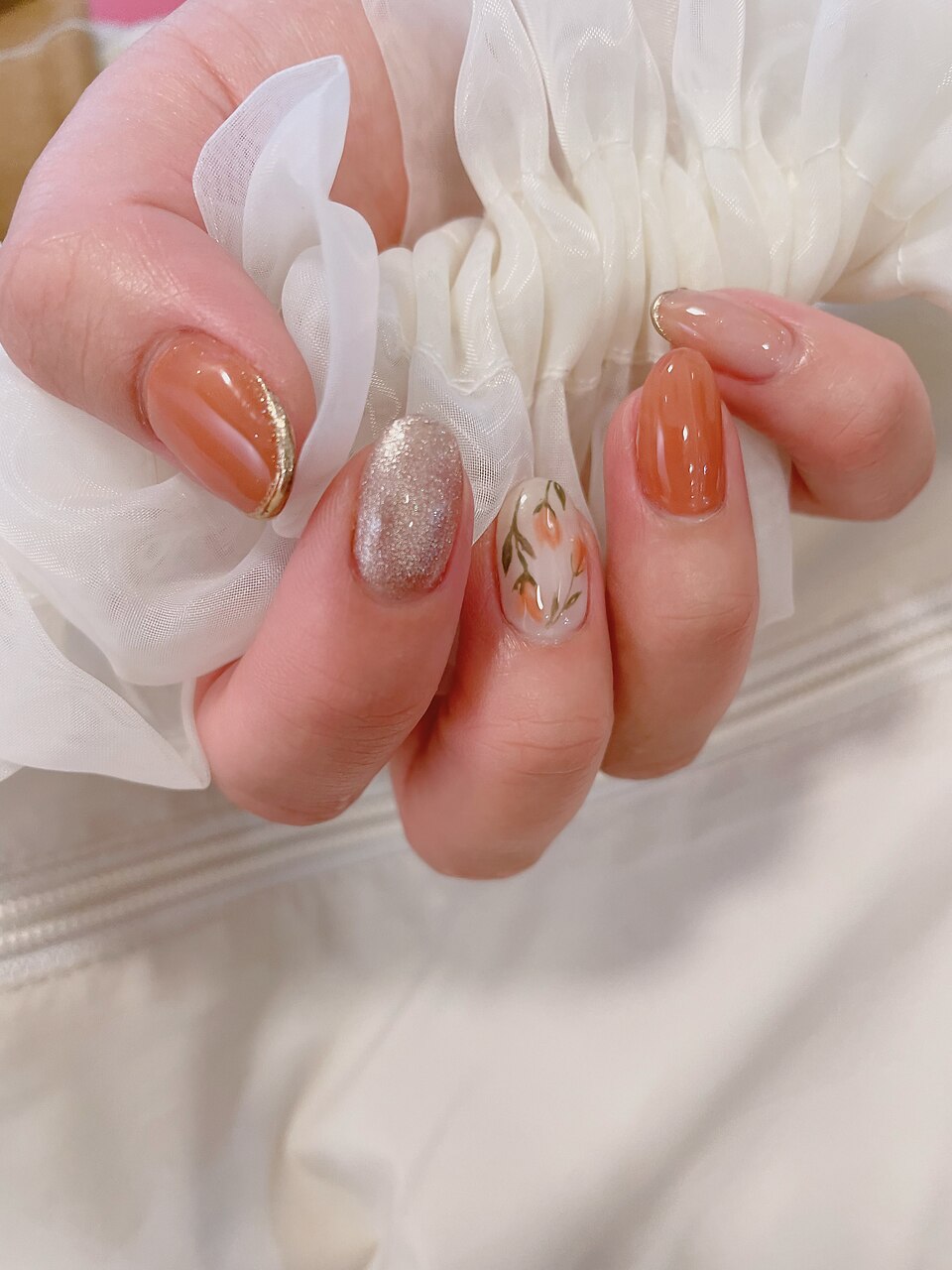 2025年秋トレンド】チューリップのネイルデザイン集｜人気順