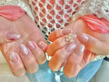 ネイル エミュスト(Nail Emuest)の写真/シンプル系デザインでワンランク上の美しいお手元に☆トレンドネイルや大人可愛いネイルで気分UP♪