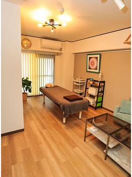 【肩こり・腰痛改善】深層筋整体　深もみサロン柚花/サロンの室内全体像