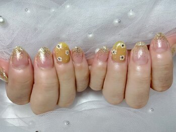 プティ アイビューティ 北浜店(peTiT eyebeauty)/ホロフラワー　小花　イエロー