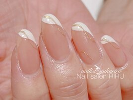 変形フレンチ/ニュアンスネイル