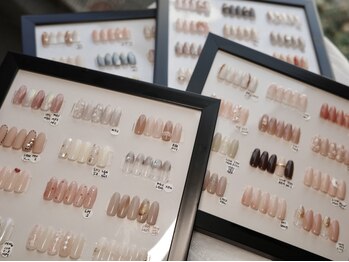 ネイルスタンド(NAIL STAND)の写真/メニューが、とっても分かりやすい♪ 毎月、季節やトレンドを盛り込んだマンスリーデザインをご用意！