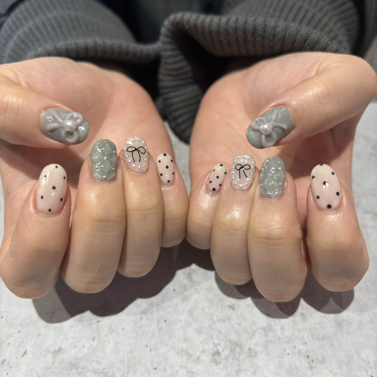 2026年冬トレンド】グリーン リボンのネイルデザイン集｜人気順｜2