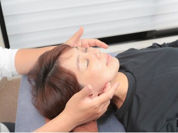 クーオス(KuuOs)の写真/【JR丹波口駅徒歩３分/人気整体院】左右非対称・むくみでお悩みの方必見!本気で小顔になりたい方はKuuOsへ!