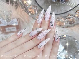 ホワイトビジューネイル