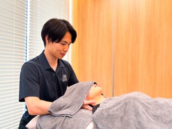 ビーケア 麻布十番(B-care)の写真/首や肩のつらさで集中できない方へ。整体で深部までじっくりケアし、原因から改善。頭痛や眼精疲労にも◎