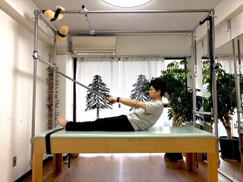 ライフ ピラティス スタジオ(LIFE Pilates Studio)/『腰』と『首』を起こすワーク
