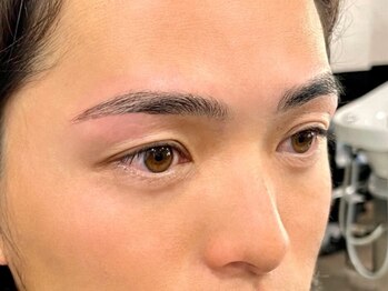 バーバーミキ 塚本(BARBER MIKI)の写真/自然体で、好印象。塚本で叶う大人男性の為のナチュラル眉デザイン!眉毛を整えるだけで,印象はぐっと変わる