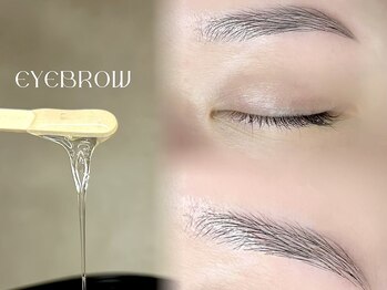 アンドジョリー(&Jolie)の写真/眉毛迷子を卒業して表情豊かな新しい自分へ！WAXとスタイリング＆メイクお仕上げで理想の美眉に導きます♪
