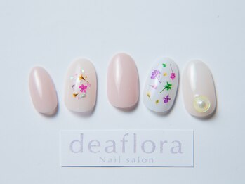 デアフローラ(deaflora)/押し花ネイル