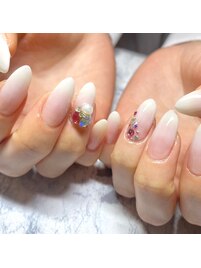 白グラデーションネイル☆