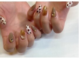 ベージュベースのアニマル柄