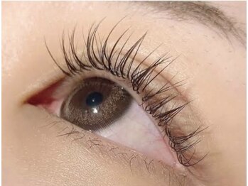 ブルーモア(Bloomore)の写真/《ナチュラルeyeへ♪》自まつげに近い自然な仕上がりでナチュラルな目元に♪目の形に合わせたデザインを◎