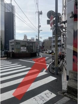 おひさま整骨院/右手のパチンコ屋を通り越し右折