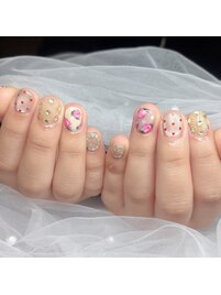 トレンド詰め込みネイル