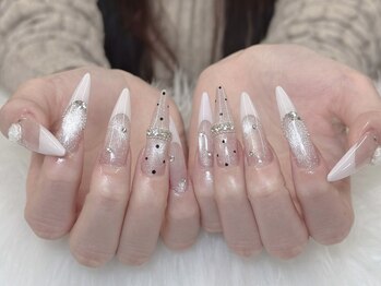 VB NAIL  新宿【長さだし/持ち込み/やり放題/パラジェル/マグネット/韓国/ワンホン】の写真/チップ長さだしで憧れのロングネイルへ！持ち込みパーツ付け放題でゴテゴテネイルも豪華に♪
