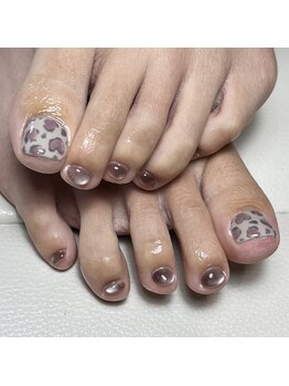 ハートヒョウ柄フットネイル