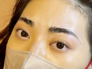 シレーナギンザ(SIRENA GINZA)の写真/【ハリウッドブロウリフト+眉wax ¥6480】エステのような高級感☆贅沢個室空間で周りと差がつく美人眉に…☆