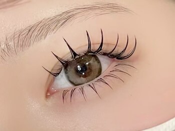 デューエエス バイ クレビア(Due S  by CreBiA)の写真/【束感◎】ワンホン風フラットラッシュ120本¥5500/韓国風まつげパーマ¥4900でパッチリした印象的な目元に♪