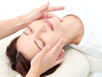 カラダファクトリー 京王八王子店の写真/★目の疲れ★整体師のオールハンド小顔コース30分～