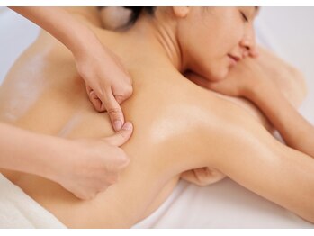 ヒーリングハーツ(Healing Hearts)の写真/仕事終わりに重くなる首・肩に◎軽さを実感するスッキリケアでリフレッシュ！