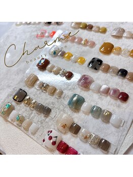 シャルム(Charme)の写真/サンダルから覗く足元を美しく彩る♪夏フットネイルで、季節の訪れを指先から楽しもう！