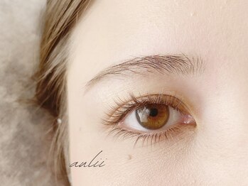 アウリィ(aulii)/ブラウンカラーエクステデザイン