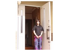 コハク(kohaku)の雰囲気（大きな白い扉が目印です♪敷地内の砂利場が駐車場となります。）