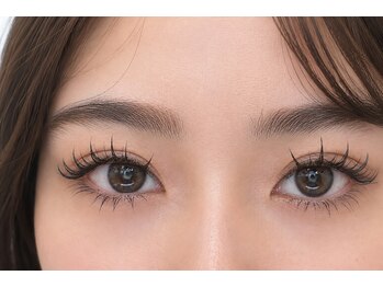 アイリーボーテサロン(Aile Beaute Salon)の写真/バインドロックで自まつ毛への負担を軽減しつつボリュームはしっかり確保★当日予約◎"Aile"におまかせ♪