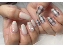 ネオメニア(Neomenia)/ギンガムチェックネイル