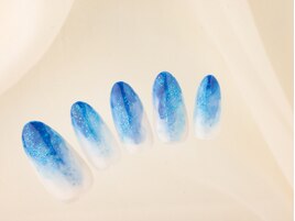 キラキラブルーネイル