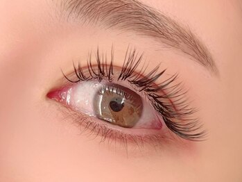 ブリス(Bliss produced by syisyu)の写真/新メニュー「&Healthy」まつげエクステを装着後まつげパーマを当ててナチュラルで美しいカールが持続☆