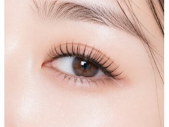 シェリ(Cherie)の写真/【湿気に強い◎】モチ抜群のLEDマツエクが人気!夏のイベントにも♪大人女性に似合う自然で華やかな目元へ