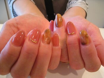 アロアロネイル(aloalo nail)/優しめべっ甲ネイル