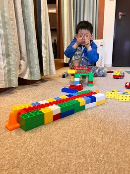 子育てママの整体サロン/ママ施術中のお子様の様子