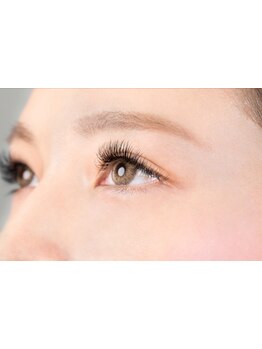 ナチュラル上品な目元にしたい