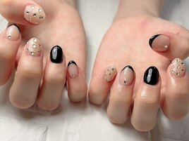 黒フレンチキラキラネイル