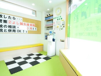 よし鍼灸接骨院 尼崎本院/院内待合室