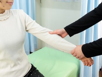 フラワーロード整骨院/肩から腕までもみほぐし