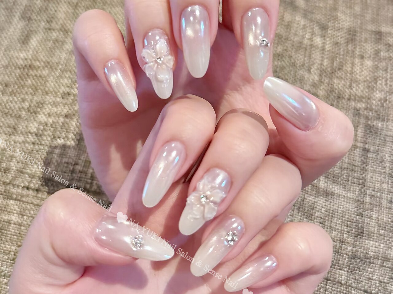 2025年-2026年冬トレンド】シルバーのネイルデザイン集｜人気順｜6