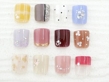 ラグジュアリーネイルズ アカバネ(Luxury Nails Akabane)の写真/フットコースはフットバス&丁寧ケア付き☆自信のもてる足先に【Footワンカラー新規¥5980/親指アート¥6900】