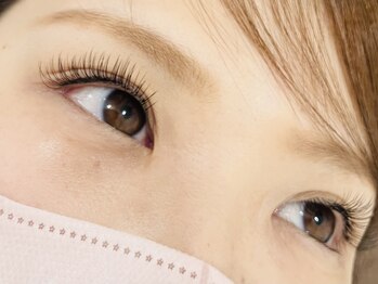 ビューティーサロンプレジール (Beauty salon Plaisir)の写真/【持続力◎】フラットラッシュ100本¥5,000~/ボリュームラッシュ100束¥6,500~!オフ込み・アイシャンプー付