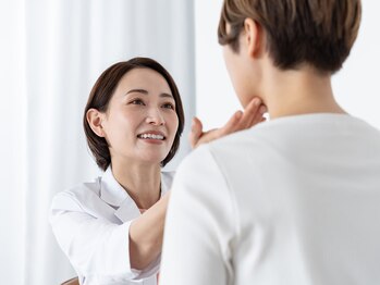 ヴァカンス 池袋店(VACANCES)/1)専用機器を使いカウンセリング