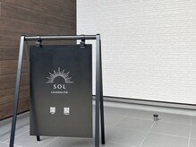 ソル ラッシュアンドブロウ(SOL lash&blow)の雰囲気（こちらの看板が目印です！完全個室/プライベートサロン）