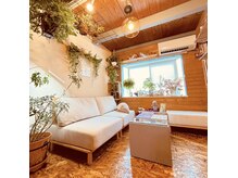 バク寝(BAKU 寝)の雰囲気（木と植物を基調とした落ち着いた店内でリラックスできます♪）