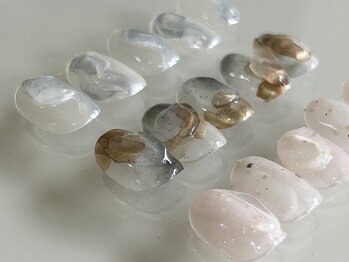 ハルノカ(HARUNOKA)の写真/シンプルデザインから一癖あるニュアンスアートまで豊富にご用意！短い爪でネイルを楽しみたい方も◎