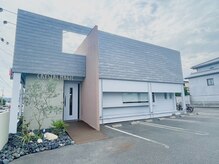 リア アイズ 藤井寺店(Li'a eyes)の雰囲気（外観☆美容室併設アイサロン）